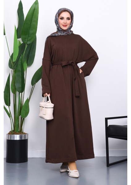 Kahverengi Kuşaklı Üç İplik Elbise