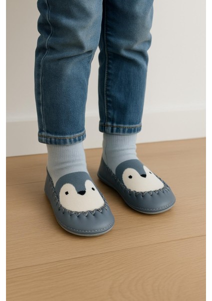 Çocuk Penguen Desenli Makosen Soket Çorap Patik Panduf – Kaydırmaz Ev & Anaokulu Ayakkabısı Lacivert