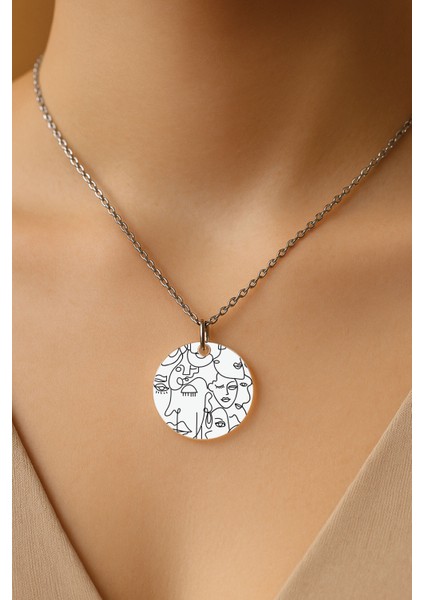 Şeffaf Sert Akrilik Kolye Ucu ve Üzeri Zincirli Desenli Kolye Siluetler