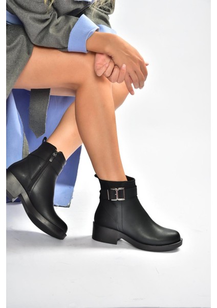 V674121109 Siyah Alçak Topuklu Kadın Bot modelleri