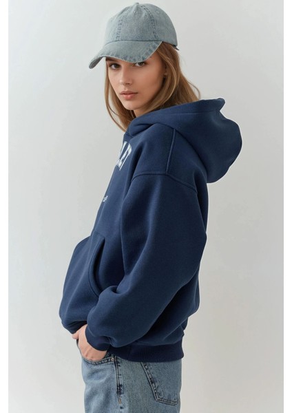 Kadın Oversize Baskılı Kapüşonlu Sweatshirt Lacivert fiyatları