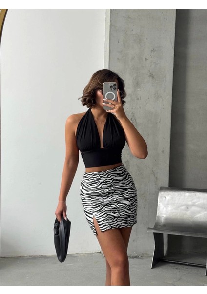Tek Yırtmaçlı Zebra Desenli Deri Etek Beyazsiyah W24475-S modelleri