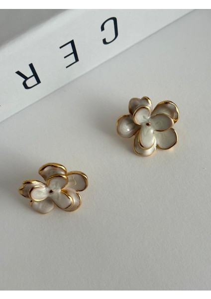 Beyaz Çiçek Mineli Gold Vip Çelik Küpe fiyatları