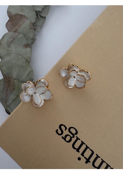 Beyaz Çiçek Mineli Gold Vip Çelik Küpe