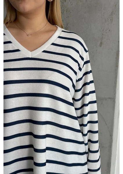 Kadın V Yaka Büyük Beden Oversize Kalıp Geniş Yırtmaçlı Çizgili Uzun Kol Curve Yumoş Bluz fırsatları