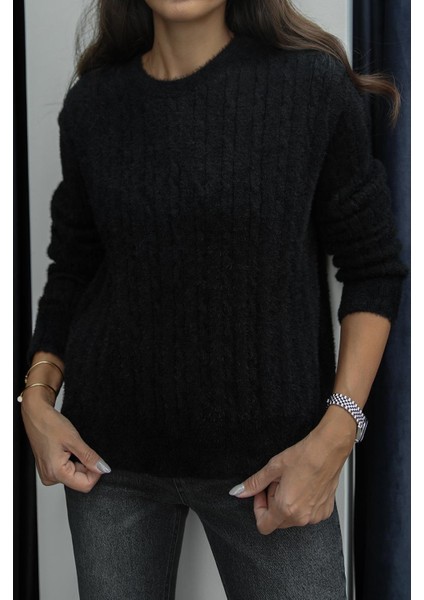 Siyah Yumoş Saç Örgü Detaylı Kazak fırsatları