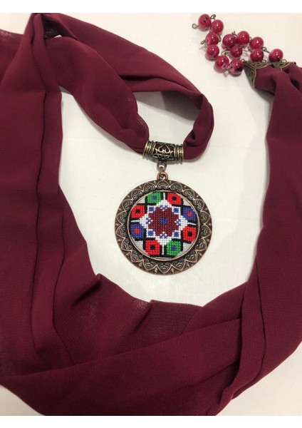 Kanaviçe Işlemeli Fular Kolye modelleri