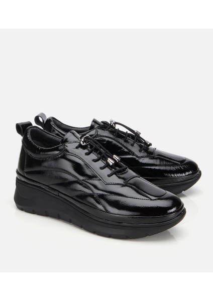01AYH314490A100 KADIN Rugan Deri Siyah Dolgu Topuklu Spor Ayakkabı fiyatları