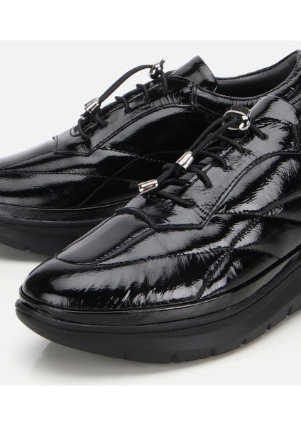 01AYH314490A100 KADIN Rugan Deri Siyah Dolgu Topuklu Spor Ayakkabı modelleri