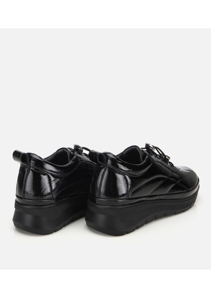 01AYH314490A100 KADIN Rugan Deri Siyah Dolgu Topuklu Spor Ayakkabı fırsatları