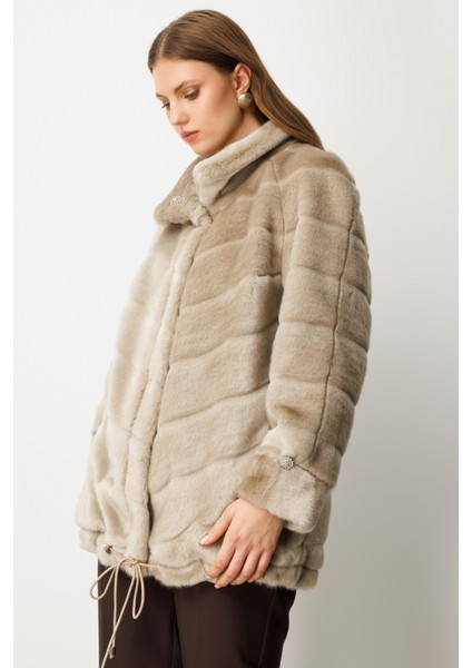 Kadın Büyük Beden Metal Aksesuarlı Peluş Kaban 6305 Vizon fiyatları