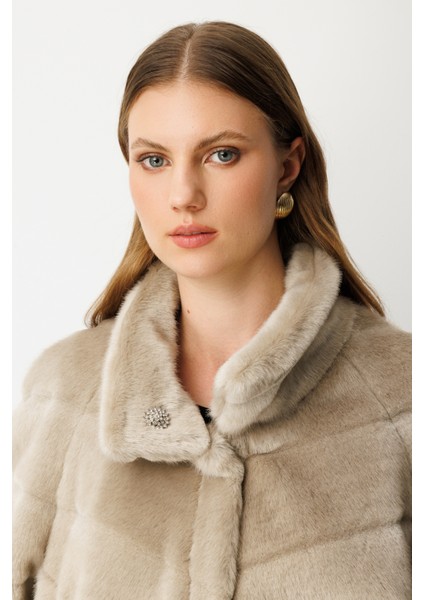 Kadın Büyük Beden Metal Aksesuarlı Peluş Kaban 6305 Vizon modelleri