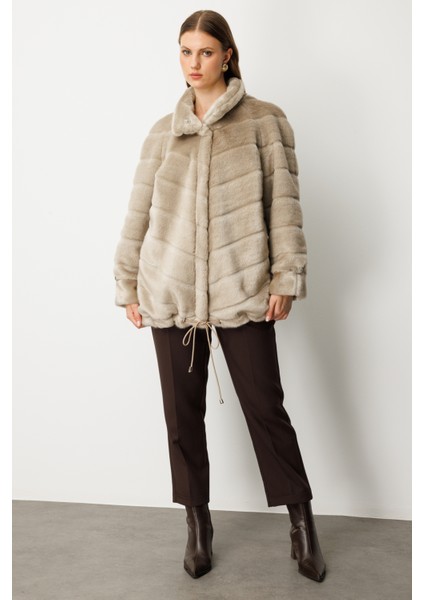 Kadın Büyük Beden Metal Aksesuarlı Peluş Kaban 6305 Vizon fırsatları