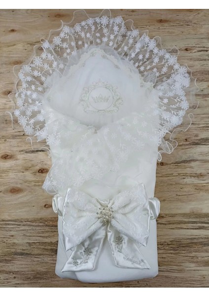 Litaetrend Yenidoğan Ipek Venüs Taç Nakışlı Delüks Kundak Bebek Battaniyesi Ekru