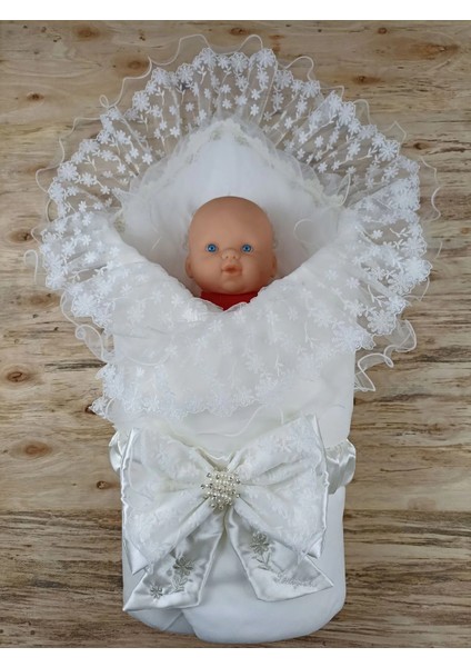 Litaetrend Yenidoğan Ipek Venüs Taç Nakışlı Delüks Kundak Bebek Battaniyesi Ekru fiyatları