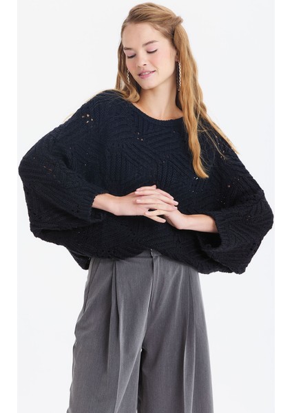 Oversize Örme Desenli Triko Kazak Siyah fırsatları