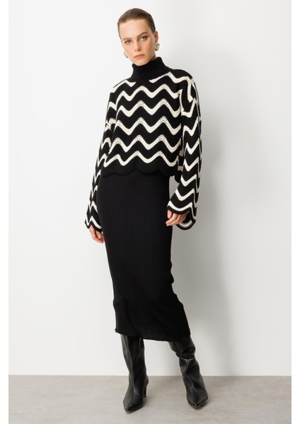 Balıkçı Yaka Desenli Triko Takım Elbise-Siyah