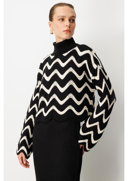 Balıkçı Yaka Desenli Triko Takım Elbise-Siyah fiyatları