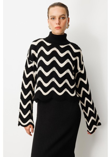 Balıkçı Yaka Desenli Triko Takım Elbise-Siyah indirimleri