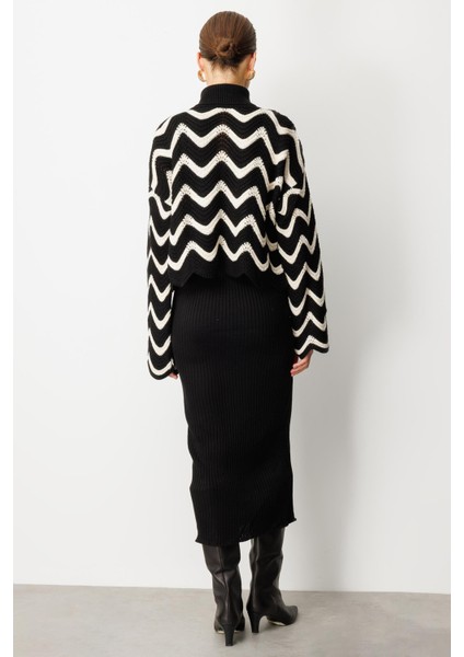 Balıkçı Yaka Desenli Triko Takım Elbise-Siyah