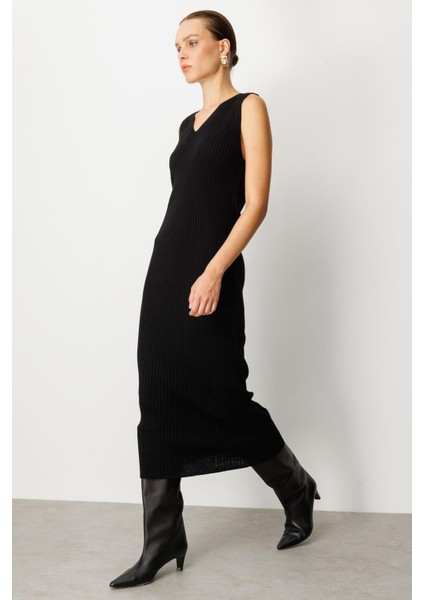 Balıkçı Yaka Desenli Triko Takım Elbise-Siyah