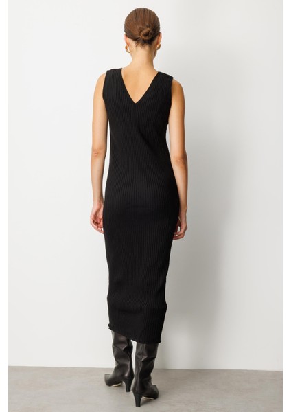 Balıkçı Yaka Desenli Triko Takım Elbise-Siyah