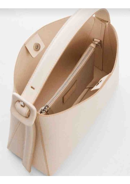 Toka Detaylı Omuz Çantası fırsatları