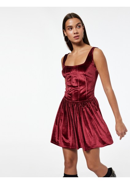 Kare Yaka Kolsuz Korse Detaylı Volanlı Mini Kadife Elbise fiyatları