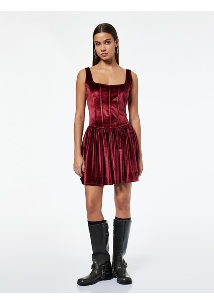 Kare Yaka Kolsuz Korse Detaylı Volanlı Mini Kadife Elbise modelleri