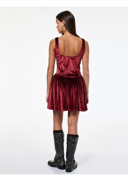 Kare Yaka Kolsuz Korse Detaylı Volanlı Mini Kadife Elbise fırsatları