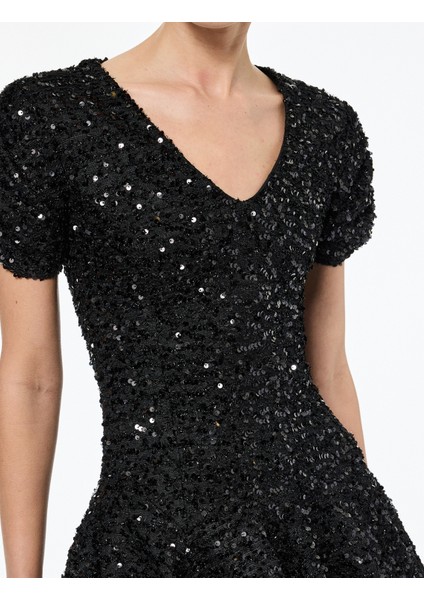 V Yaka Kısa Kollu Pullu Payetli Volanlı Mini Abiye Elbise indirimleri