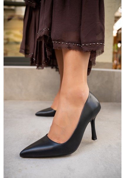 Relly Siyah Deri Topuklu Ayakkabı fiyatları