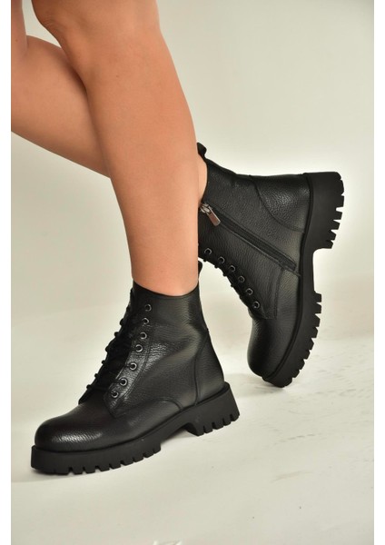 V555700703 Siyah Hakiki Deri Bağcıklı Kadın Bot fiyatları