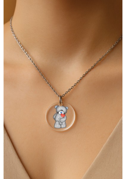 Şeffaf Sert Akrilik Kolye Ucu ve Üzeri Zincirli Desenli Kolye Aşk Yarası