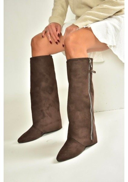 V380526402 Kahverengi Süet Düz Taban Fermuar Detaylı Kadın Çizme modelleri