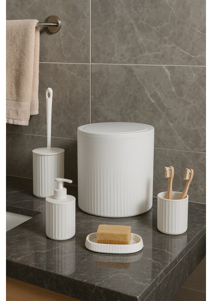 5 Parça Modern Çizgili Banyo Seti – Sabunluk, Sıvı Sabunluk, Diş Fırçalık, Tuvalet Fırçası ve Çöp Kovası (Beyaz) DC-6762 fiyatları