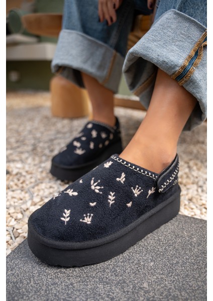 Tavia Siyah Süet Nakışlı Kürklü Bot fırsatları