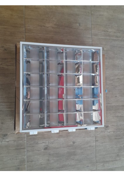 4X18 Çift Parabolik Armatür 2li olarak satılmaktadır.