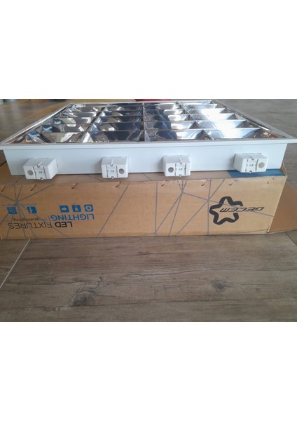 4X18 Çift Parabolik Armatür 2li olarak satılmaktadır. fırsatları