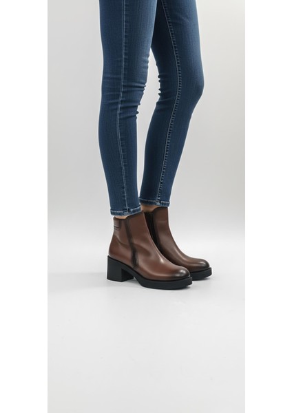 Taba Kadın Hakiki Deri Topuklu Bot 074.602-1 modelleri