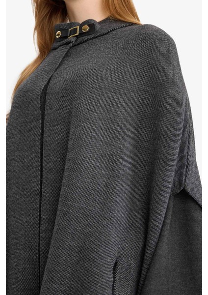 Dik Yaka Toka Detaylı Triko Pelerin G3053AX25AU fırsatları