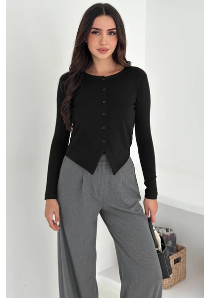 Kadın Sivri Etek Uçlu Düğmeli Bluz – Modern & Şehirli Stil