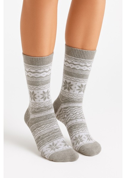 Kadın Yılbaşı Havlu Desenli Çorap – Pamuklu, Kalın ve Sıcak Tutan Noel Temalı Tekli Çorap