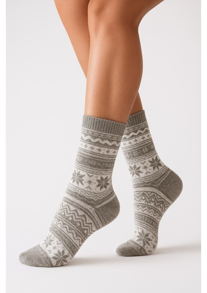 Kadın Yılbaşı Havlu Desenli Çorap – Pamuklu, Kalın ve Sıcak Tutan Noel Temalı Tekli Çorap modelleri