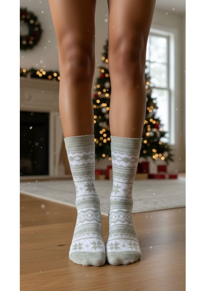 Kadın Yılbaşı Havlu Desenli Çorap – Pamuklu, Kalın ve Sıcak Tutan Noel Temalı Tekli Çorap indirimleri