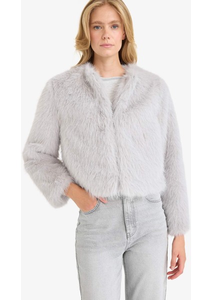 Regular Fit Kısa Suni Kürk F2147AX25WN modelleri