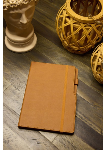 Kişiye Özel Kahverengi Kalem Tutuculu Vegan Deri Düz 276 Sayfa Çizgili Not Defteri