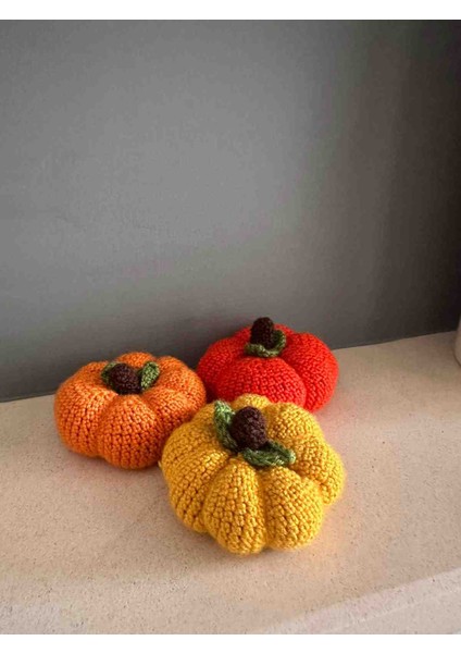 El Yapımı Amigurumi Balkabağı Dekor – Örgü Masa ve Ev Süsleme Aksesuarı / Sonbahar – Yeni Sezon