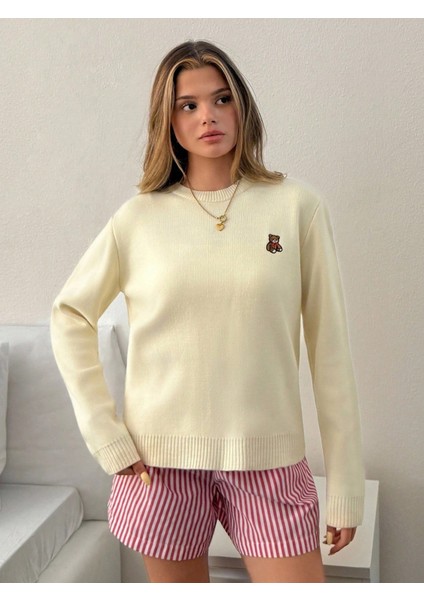 Kadın Bisiklet Yaka Ayıcık Işlemeli Triko Kazak modelleri