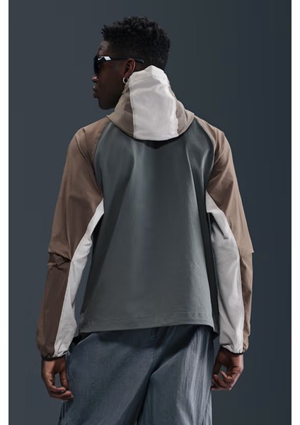 Tech Windrunner Woven Full Zip Loose Fit Jacket Erkek Bol Kesim Paraşüt Kumaş Kapüşonlu Ceket Antrasit Kahverengi fırsatları